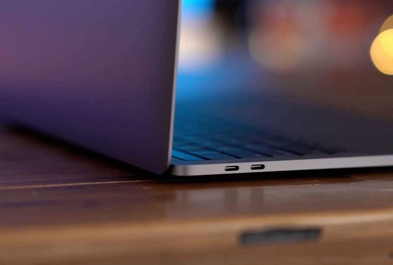 Puissante MacBook Pro Touchbar 15.4 pouces graphique 4Go
