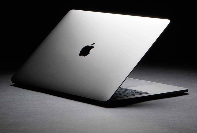 Puissante MacBook Pro Touchbar 15.4 pouces graphique 4Go