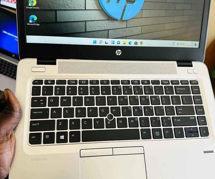 HP Elitebook 745 G4 7e gen Amd A12 (core i7) Fréquence de base 2.7 GHz turbo 3.8 GHz