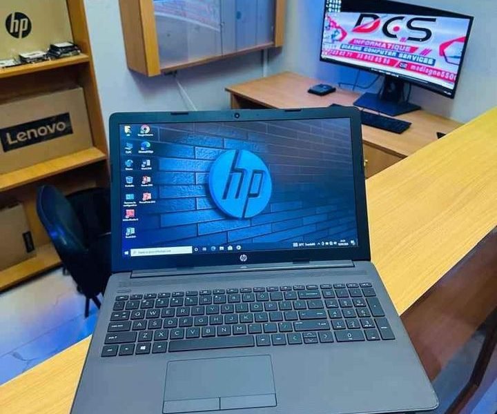 HP Notebook 255 G10e gen Processeur Amd A8 ( core i5 ) Frequence de base 2.6ghz