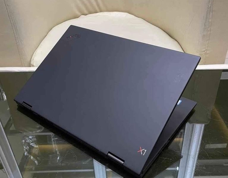 Lenovo Yoga X1 Carbon ~ 2-in-1 Tactile Rotatif 8e génération 8CPUs ❇️ core i5 turbo 4.1ghz