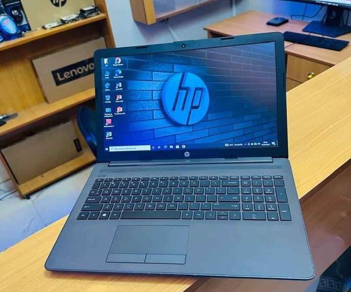 HP Notebook 255 G10e gen Processeur Amd A8 ( core i5 ) Frequence de base 2.6ghz