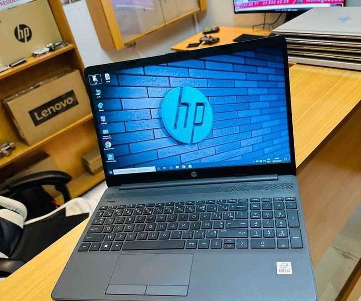 HP Notebook 250 G8 10e generation Core i3 1.2ghz ~ turbo 3.7ghz Disque 1tera 1000gb