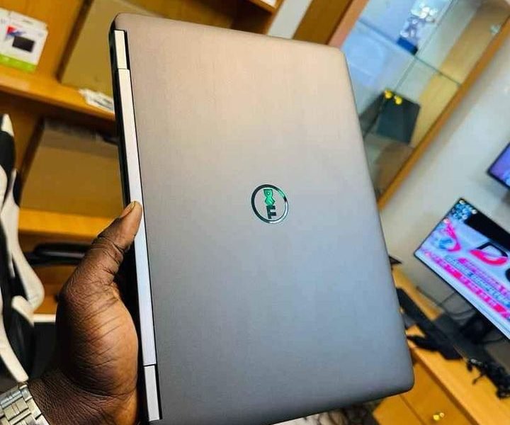 🔲 DELL Latitude 7270 ▪️ Clavier azerty ♻️Core i5 2.5ghz , ram 16gb