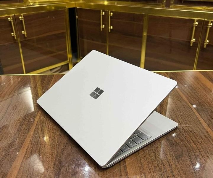 Surface laptop go Tactile Rotatif Core i5 11th generation Disk ssd 256gb