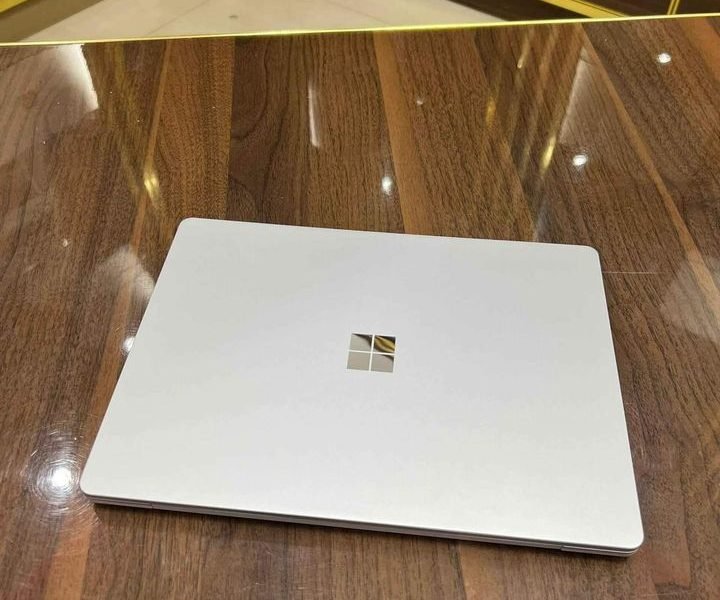 Surface laptop go Tactile Rotatif Core i5 11th generation Disk ssd 256gb