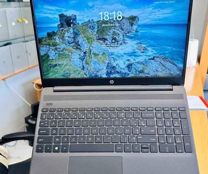 💥 HP Notebook 250 G8▪️10e gen 8CPUs Core i5 1.2ghz ~ turbo 3.7ghz▪️Disque SSD 512gb
