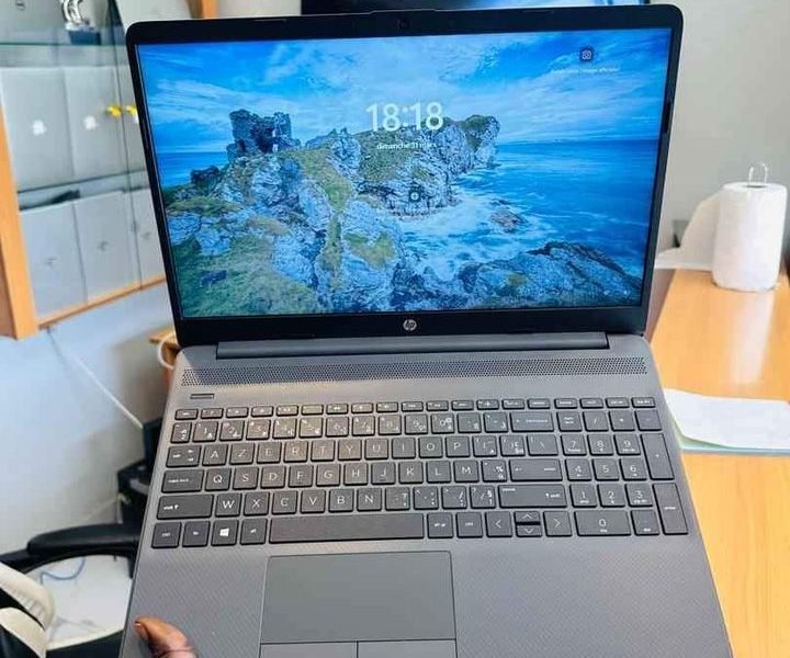 💥 HP Notebook 250 G8▪️10e gen 8CPUs Core i5 1.2ghz ~ turbo 3.7ghz▪️Disque SSD 512gb