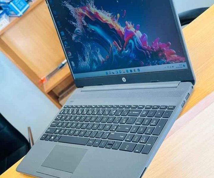 💥 HP Notebook 250 G8▪️10e gen 8CPUs Core i5 1.2ghz ~ turbo 3.7ghz▪️Disque SSD 512gb