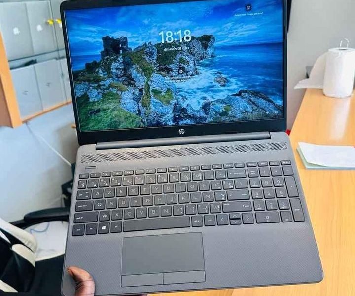 💥 HP Notebook 250 G8▪️10e gen 8CPUs Core i5 1.2ghz ~ turbo 3.7ghz▪️Disque SSD 512gb
