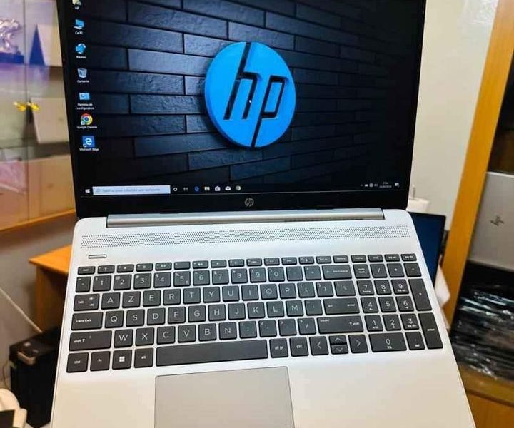 HP Notebook 250 G9 Ultraportable 12e génération Processeur Intel 1.1 GHz ~ 3.0 GHz