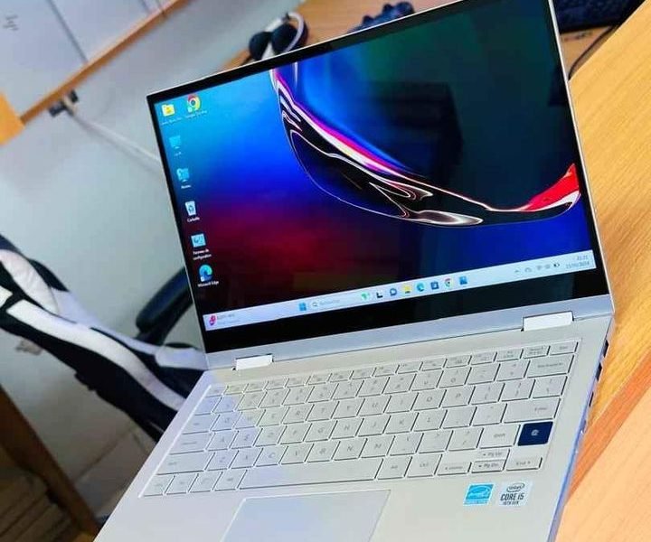 Samsung Galaxy Book Flip 13 Écran QLED 10e gén (8 CPUs) Core i5 turbo 4.1 GHz