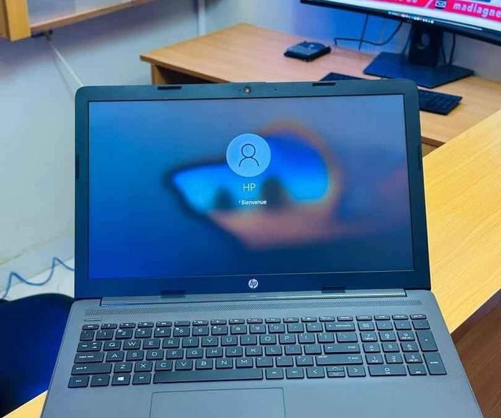 HP Notebook 255 G10e gen Processeur Amd A8 ( core i5 ) Frequence de base 2.6ghz