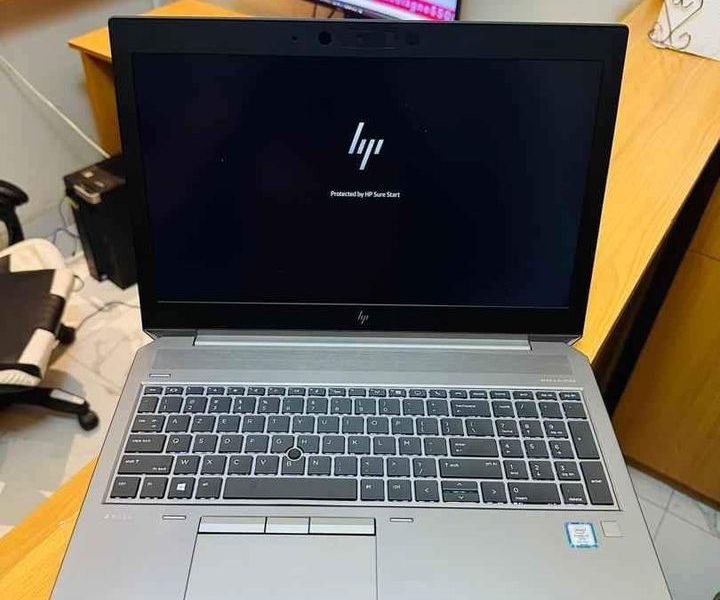 HP ZBOOK 15 FURY G6 Graphics Nvidia RTX 6gb dediée 1tera SSD Core i7 9e gen