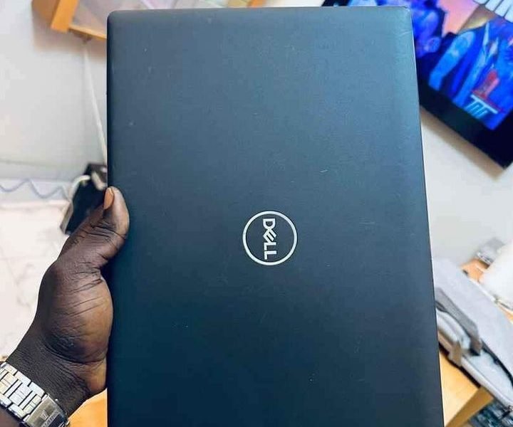 DELL Latitude 3520 (2022) Core i3 fréquence 3.00 GHz empreinte digitale
