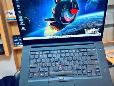 Lenovo ThinkPad P1 Gamer/WorkStation Core i9 Graphique 4 Go dédiée GDDR5 9e génération 12 CPUs