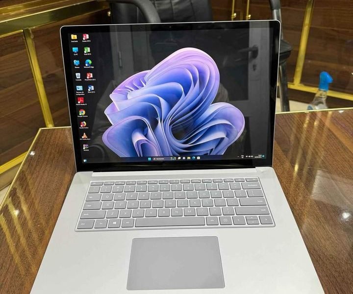 MICROSOFT SURFACE LAPTOP 3 Core i5 10eme gen 1.2Ghz turbo 3.7ghz ram 16gb disk ssd 256gb