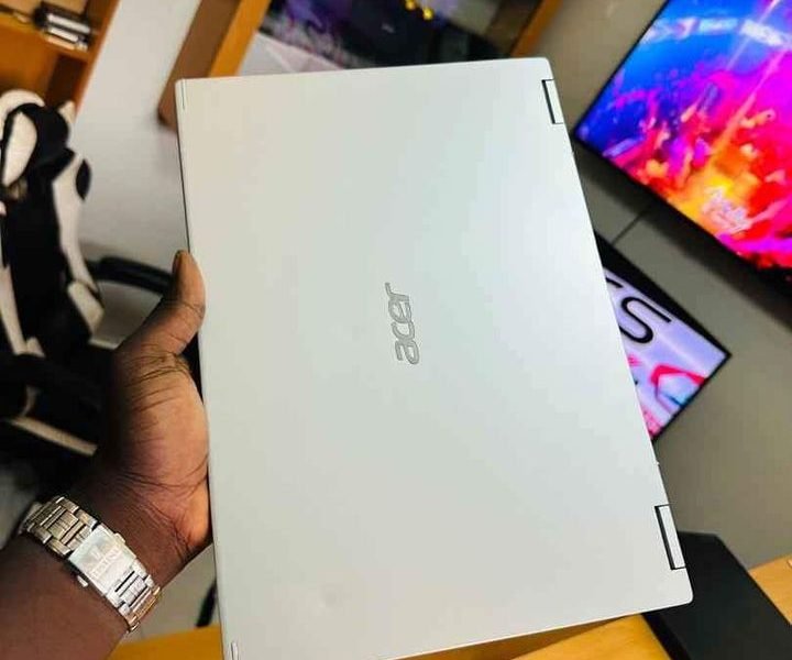 Acer Spin 3 (x360) Nouveau modèle 10e génération Ryzen 3 2.6 GHz turbo 3.6 GHz