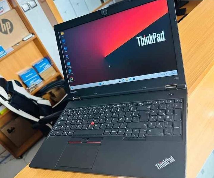 Lenovo ThinkPad L560 Core i5 turbo 4.1 GHz Fréquence de base 2.5 GHz SSD 512 Go
