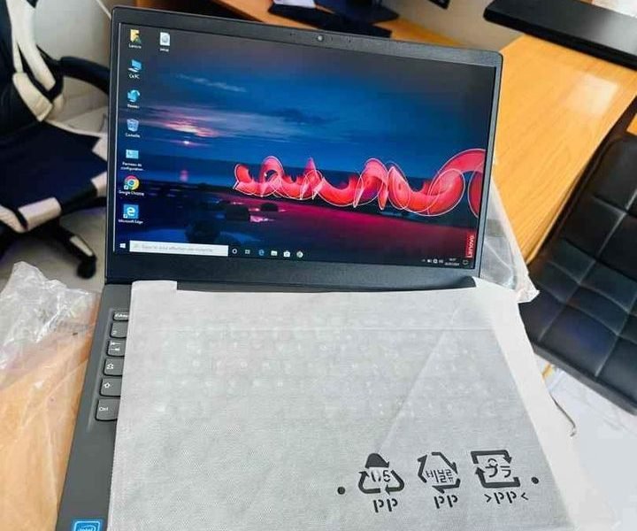 Lenovo V15 Nouveau modèle Neuf jamais utilisé 7e génération Intel Celeron 4 CPUs Disque 1 To