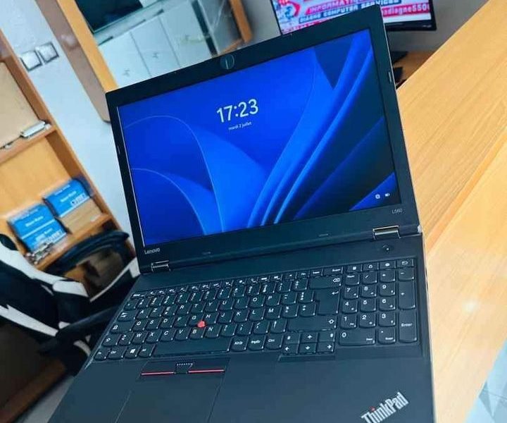 Lenovo ThinkPad L560 Core i5 turbo 4.1 GHz Fréquence de base 2.5 GHz SSD 512 Go