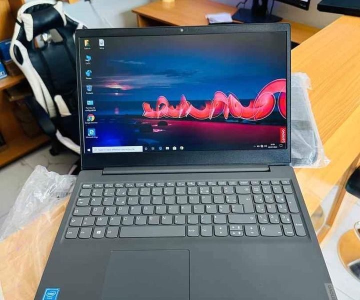 Lenovo V15 Nouveau modèle Neuf jamais utilisé 7e génération Intel Celeron 4 CPUs Disque 1 To