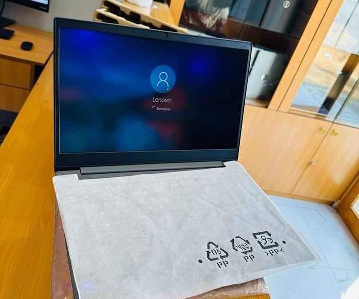 Lenovo V15 Nouveau modèle Neuf jamais utilisé 7e génération Intel Celeron 4 CPUs Disque 1 To
