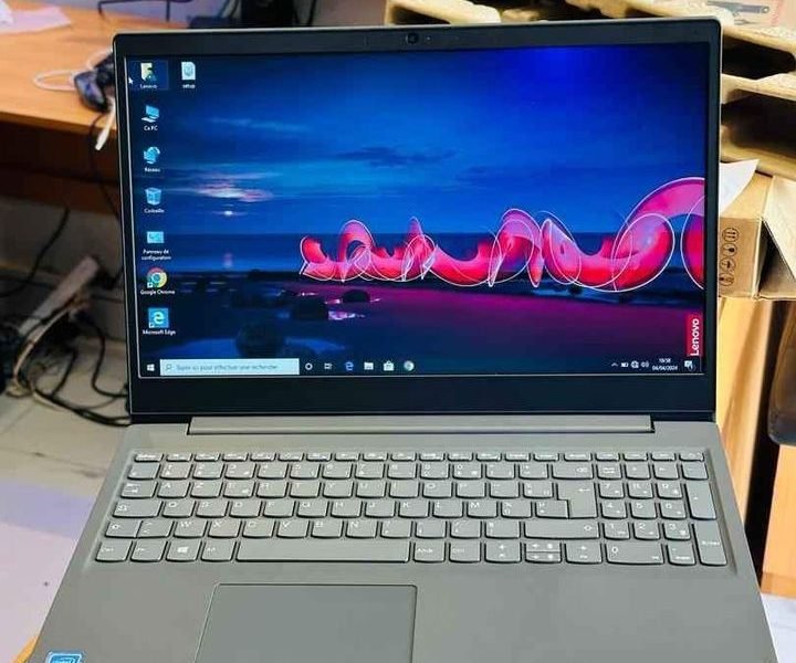 Lenovo V15 Nouveau modèle Neuf jamais utilisé 7e génération Intel Celeron 4 CPUs Disque 1 To