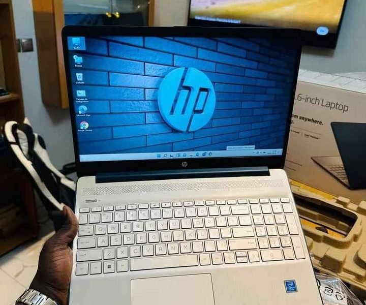 HP Laptop 15 ( 2023 ) Neuf dans son carton 12e gen Intel Pentium Silver 4cpus