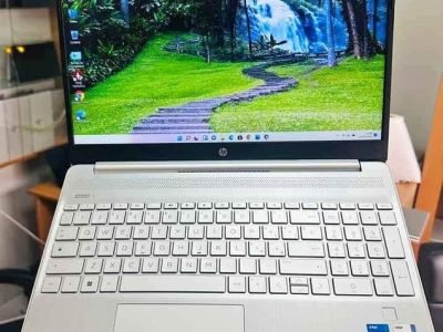 HP LAPTOP 15s ( 2022 ) Etat : Neuf 11e generation - CORE i5 - turbo 4.6ghz Ram 16gb