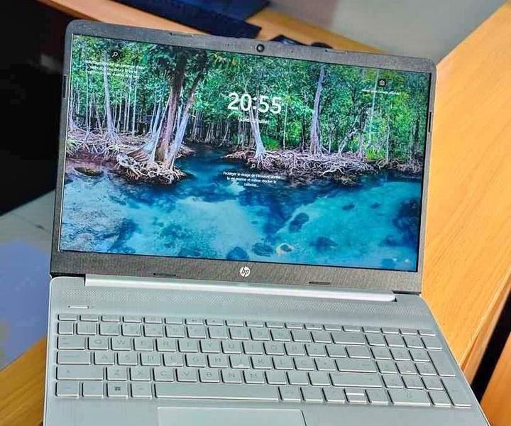 HP Laptop 15s ( 2022 ) 11e generation 6 Coeurs - 12 cpus Ryzen 5 ~ 2.1ghz | turbo 3.9ghz