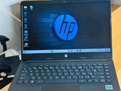 HP Notebook PC 240 g8 ( 2020 )Frequence de base 2.4ghz Processeur Quad core 3.1ghz