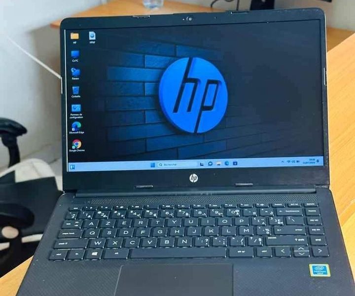 HP Notebook PC 240 g8 ( 2020 )Frequence de base 2.4ghz Processeur Quad core 3.1ghz