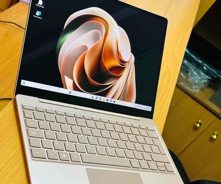 Microsoft Surface laptop Go Tactile Touch Core i5 10eme gnration Autonomie +5h