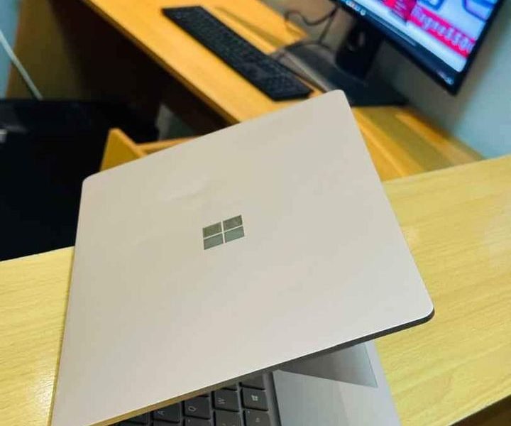 Microsoft Surface laptop Go Tactile Touch Core i5 10eme gnration Autonomie +5h