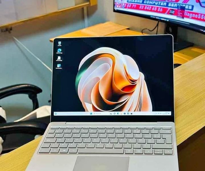 Microsoft Surface laptop Go Tactile Touch Core i5 10eme gnration Autonomie +5h