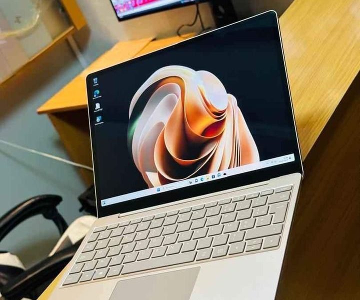 Microsoft Surface laptop Go Tactile Touch Core i5 10eme gnration Autonomie +5h