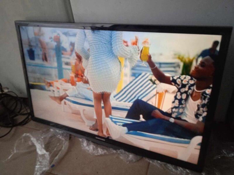 Samsung led simple 28 pouces