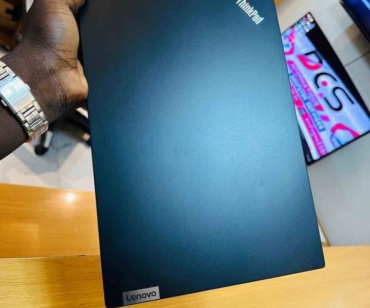 💥 Lenovo Thinkpad E14 - Gen 2 ▪️ 11e génération Laptop▪️ Core i7 2.8ghz de base