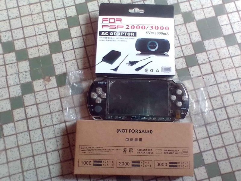 Psp neuf 19 jeux accessoires complet