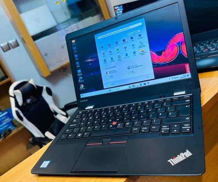 Lenovo Thinkpad 13 Professional Laptop core i3 2.4ghz 7e gen