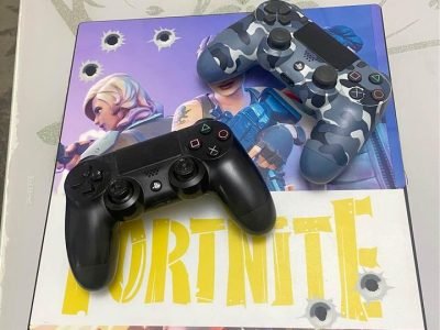 PS4 pro + jeux à vendre