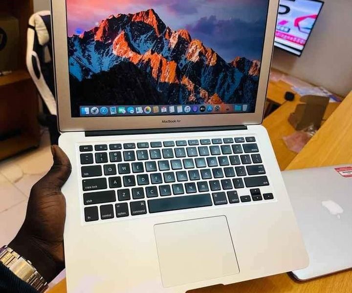 Macbook Air 2015 - Ultraslim🧑‍💻▪️ Core i7 2.2ghz ~ 2.8ghz , +7h autonomie