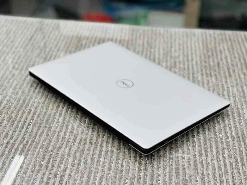 Dell XPS ULTRSLIM LAPTOP Ecran Tactile 7e generation Core i7 - 7500 UCPU ~ 2.9ghz, +7h autonomie
