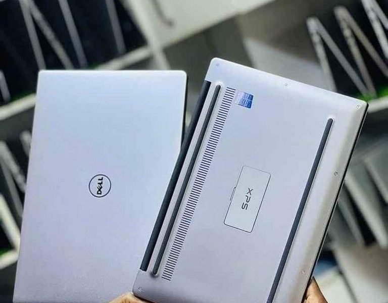 Dell XPS ULTRSLIM LAPTOP Ecran Tactile 7e generation Core i7 - 7500 UCPU ~ 2.9ghz, +7h autonomie