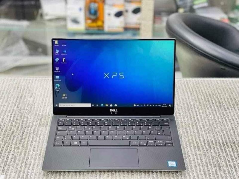 Dell XPS ULTRSLIM LAPTOP Ecran Tactile 7e generation Core i7 - 7500 UCPU ~ 2.9ghz, +7h autonomie