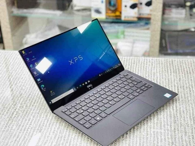 Dell XPS ULTRSLIM LAPTOP Ecran Tactile 7e generation Core i7 - 7500 UCPU ~ 2.9ghz, +7h autonomie