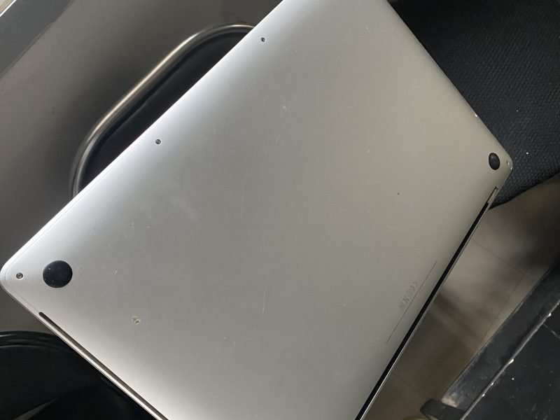 Macbook pro 2017 ecran fissure touch bar