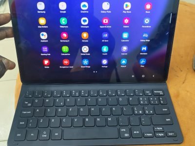 Tab s9 128giga ram 8giga 11 pouces Wifi seulement Avec pencil et Clavier