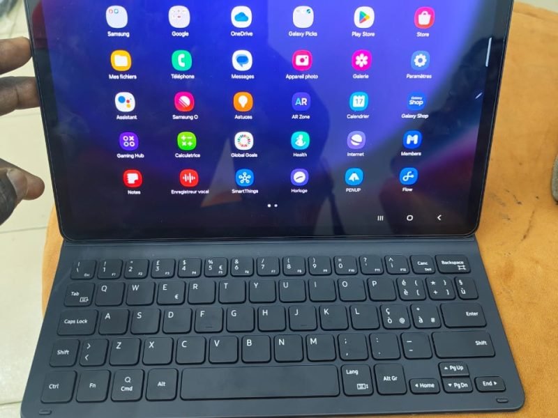 Tab s9 128giga ram 8giga 11 pouces Wifi seulement Avec pencil et Clavier